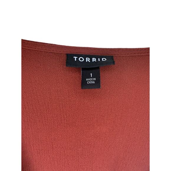 Torrid Crinkle Gauze Lace Inset Surplice Top Blouse Women’s Sz 1 1X/14-16 Red - Picture 7 of 10